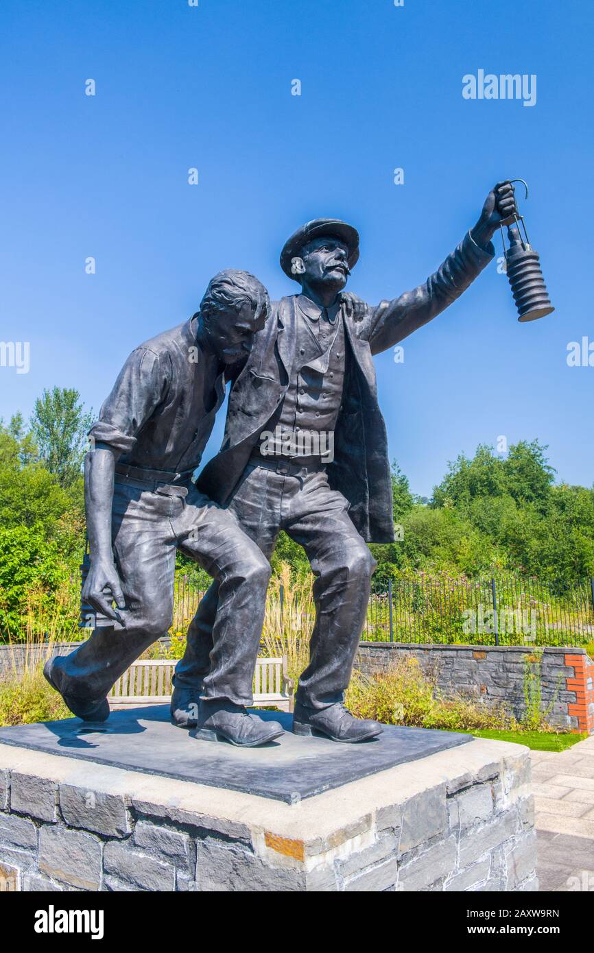 Bergwerkskatastrophe Miners Memorial Statue bei Senghenydd im Ober Valley South Wales Stockfoto