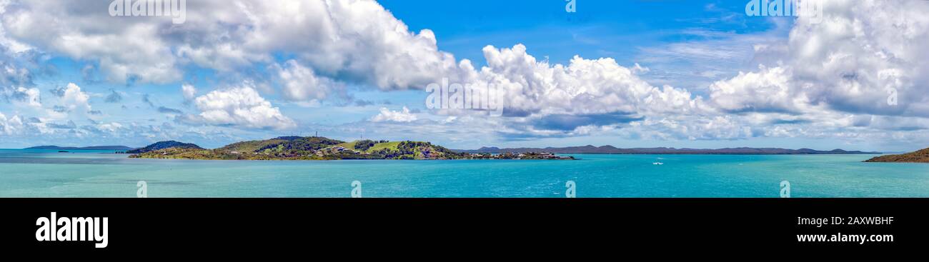 Panoramablick auf die Donnerstags-Insel in der Torres-Straße am nordlichsten Teil Australiens Stockfoto