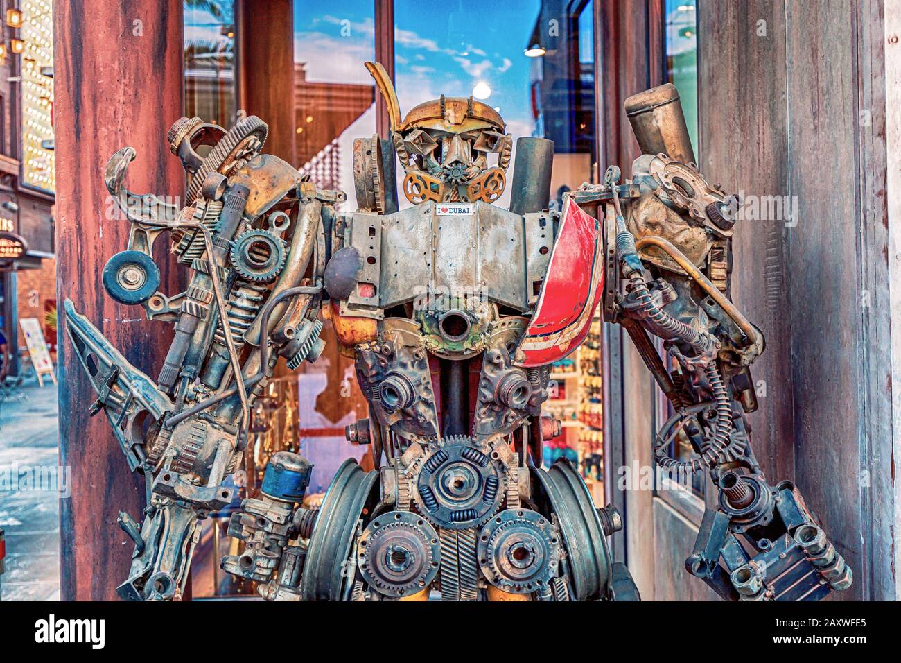 25. November 2019, Dubai, VAE: Traforoboterstatue am Strand La Mer in Dubai Stockfoto