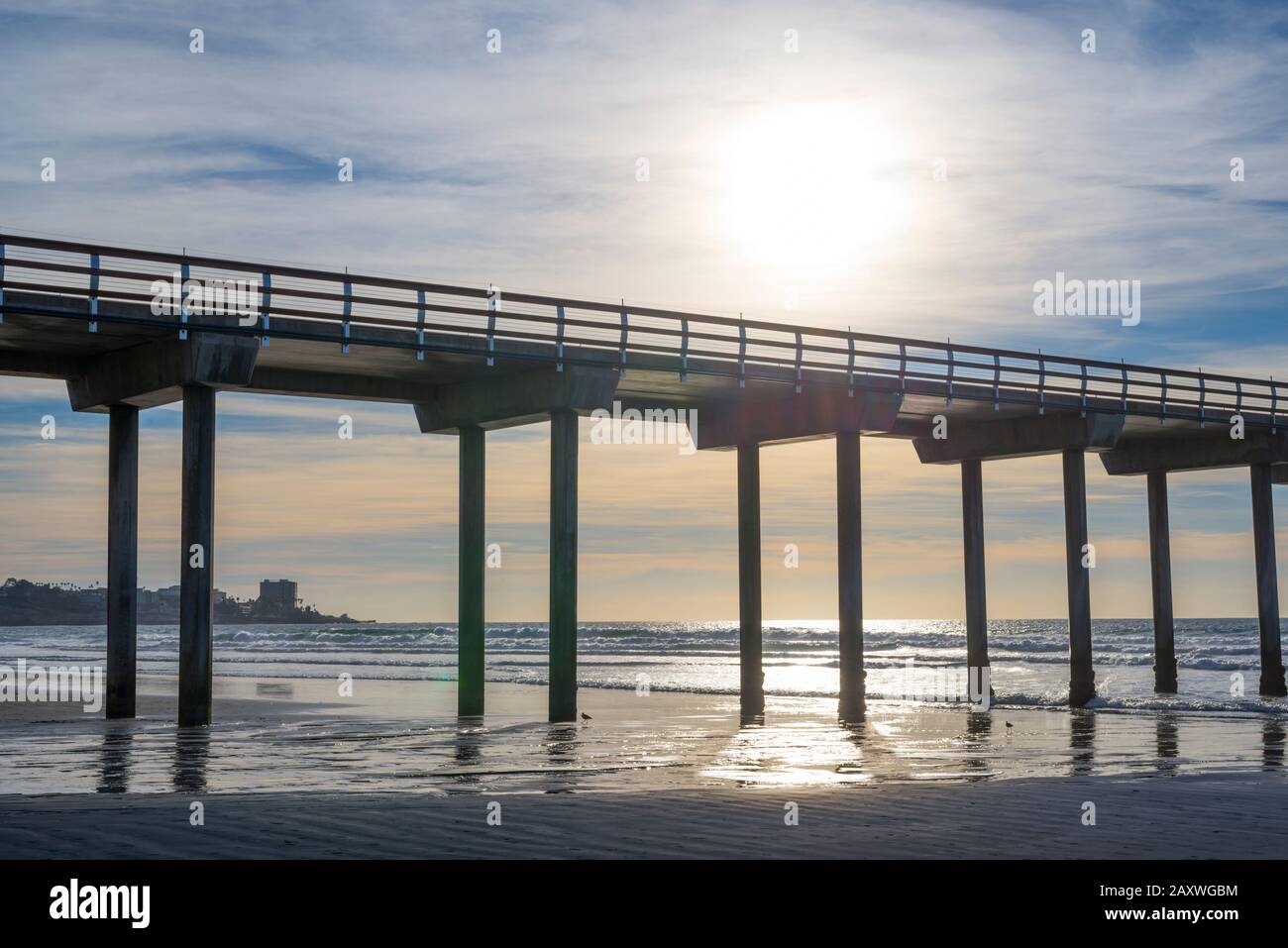Scripps Pier am Strand La Jolla Shores. La Jolla, CA, USA. Fotografiert vor Sonnenuntergang an einem Wintertag. Stockfoto