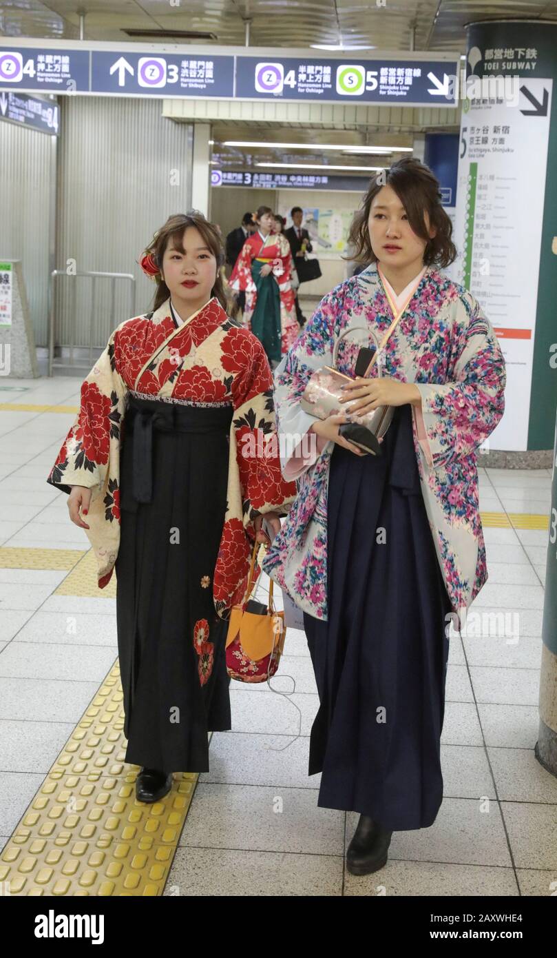 KIMONOS IN TOKIO METRO Stockfoto