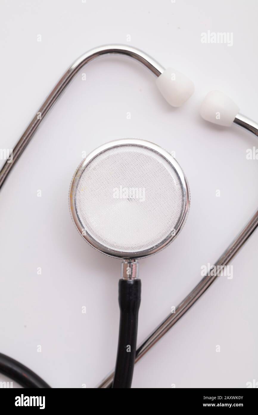 Ärzte medizinisches Stethoskop auf einem einfachen Hintergrund Stockfoto
