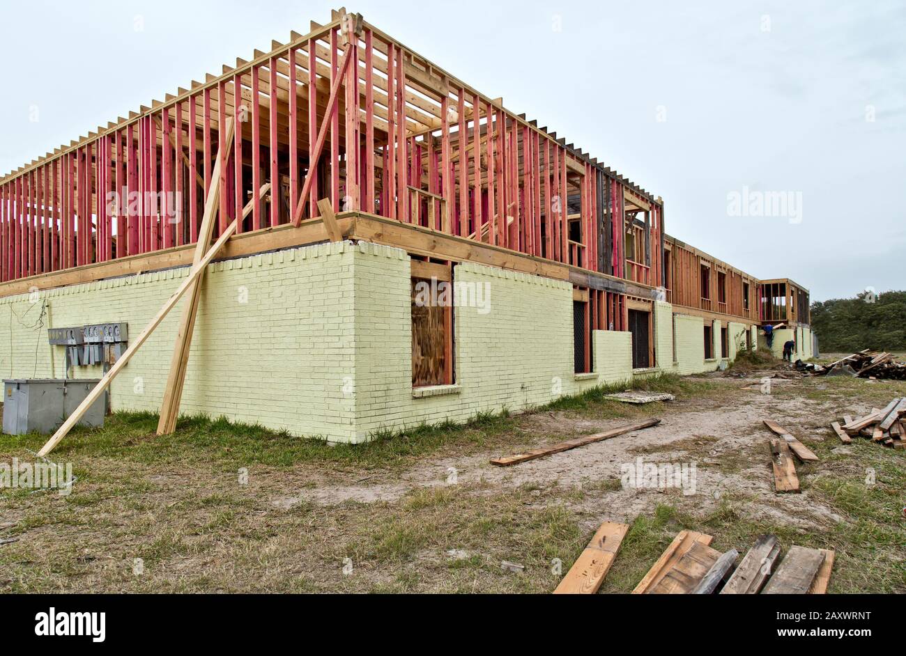 Wiederaufbau nach Hurrikan Harvey 2017, Mehrfamilienkomplex, Texas. Stockfoto