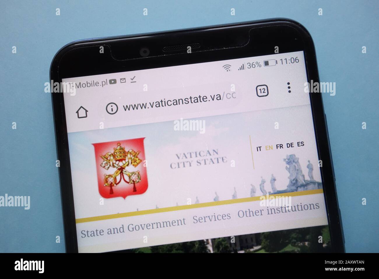 Die Website des Staates Vatikanstadt wird auf dem Smartphone angezeigt Stockfoto
