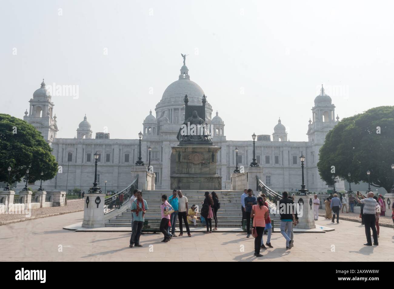 Die beeindruckende und faszinierende Architektur des Victoria Memorial ist der Erinnerung an Königin Victoria gewidmet, ein Museum und Touristenziel und ein Kulturerbe in Stockfoto
