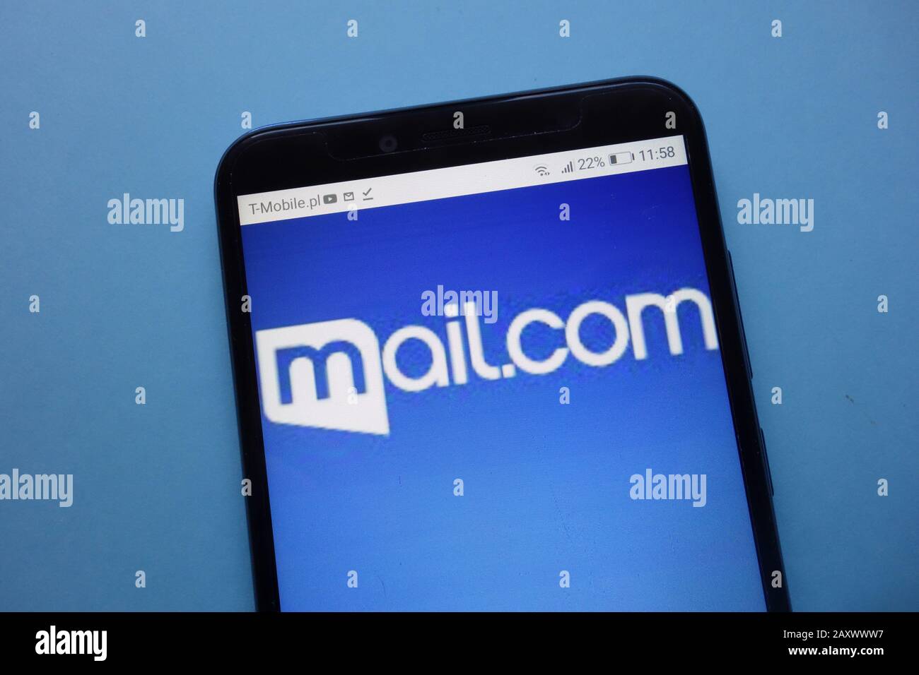 Das Mail.com Logo wird auf dem Smartphone angezeigt Stockfoto