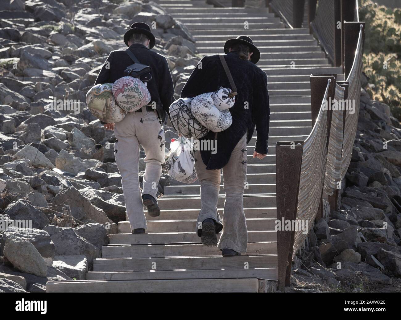Meistermeister Stomemasons aus Deutschland in traditioneller Arbeitskleidung. Stockfoto