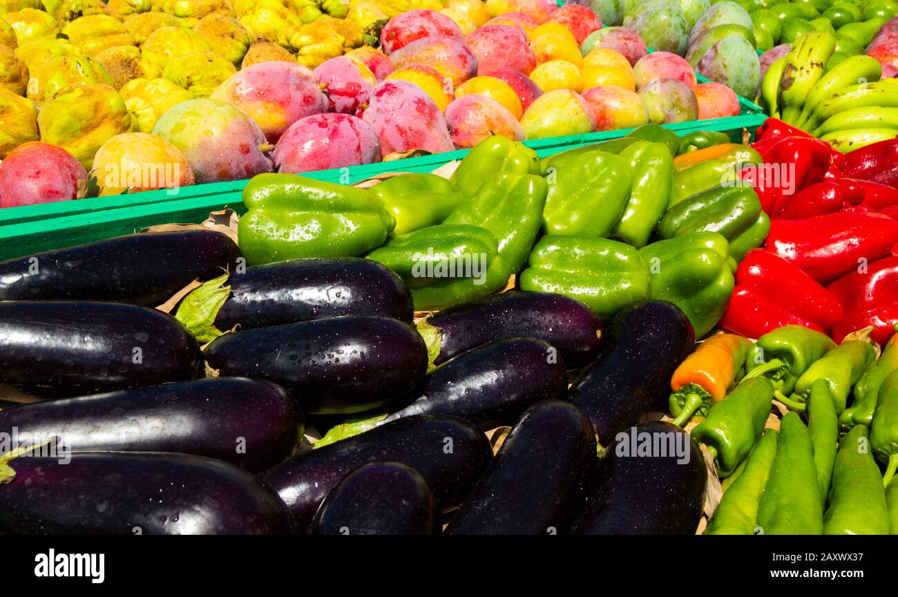 Frisches Obst und Gemüse auf dem Markt in Spanien Stockfoto
