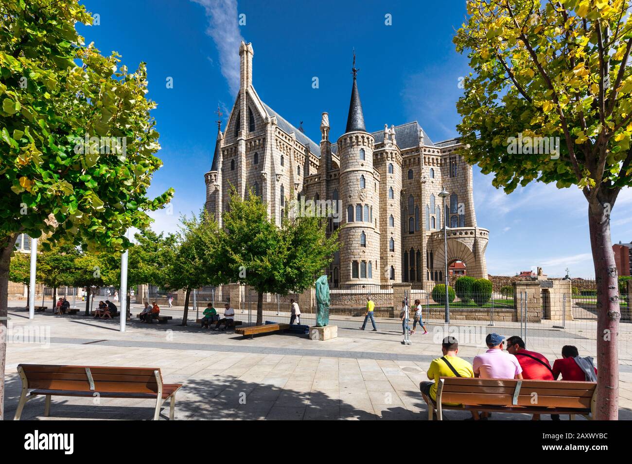 Astorga, Provinz Leon, Kastilien und Leon, Spanien. Der Palacio Espiscopal oder der Bischofspalast, der vom katalanischen Architekten Antoni Gaudi entworfen wurde. Heute ist die Pa Stockfoto