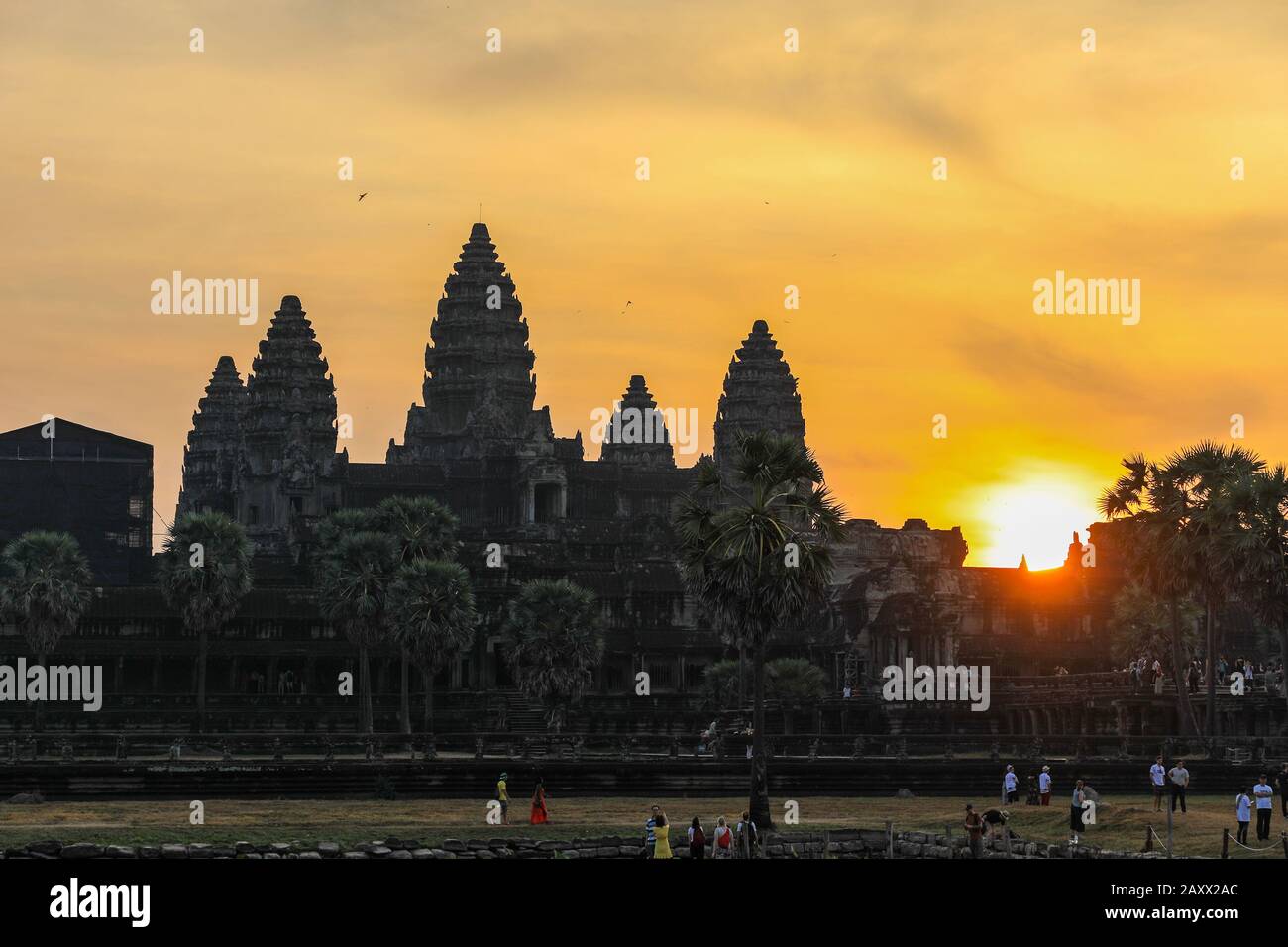 Sonnenaufgang über den Angkor Wat Tempelkomplex, Siem Reap, Kambodscha, Asien Stockfoto