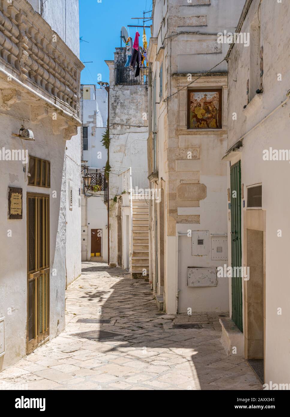 Schöne Aussicht auf Martina Franca an einem sonnigen Sommermorgen, Provinz Taranto, Apulien, Süditalien. Stockfoto