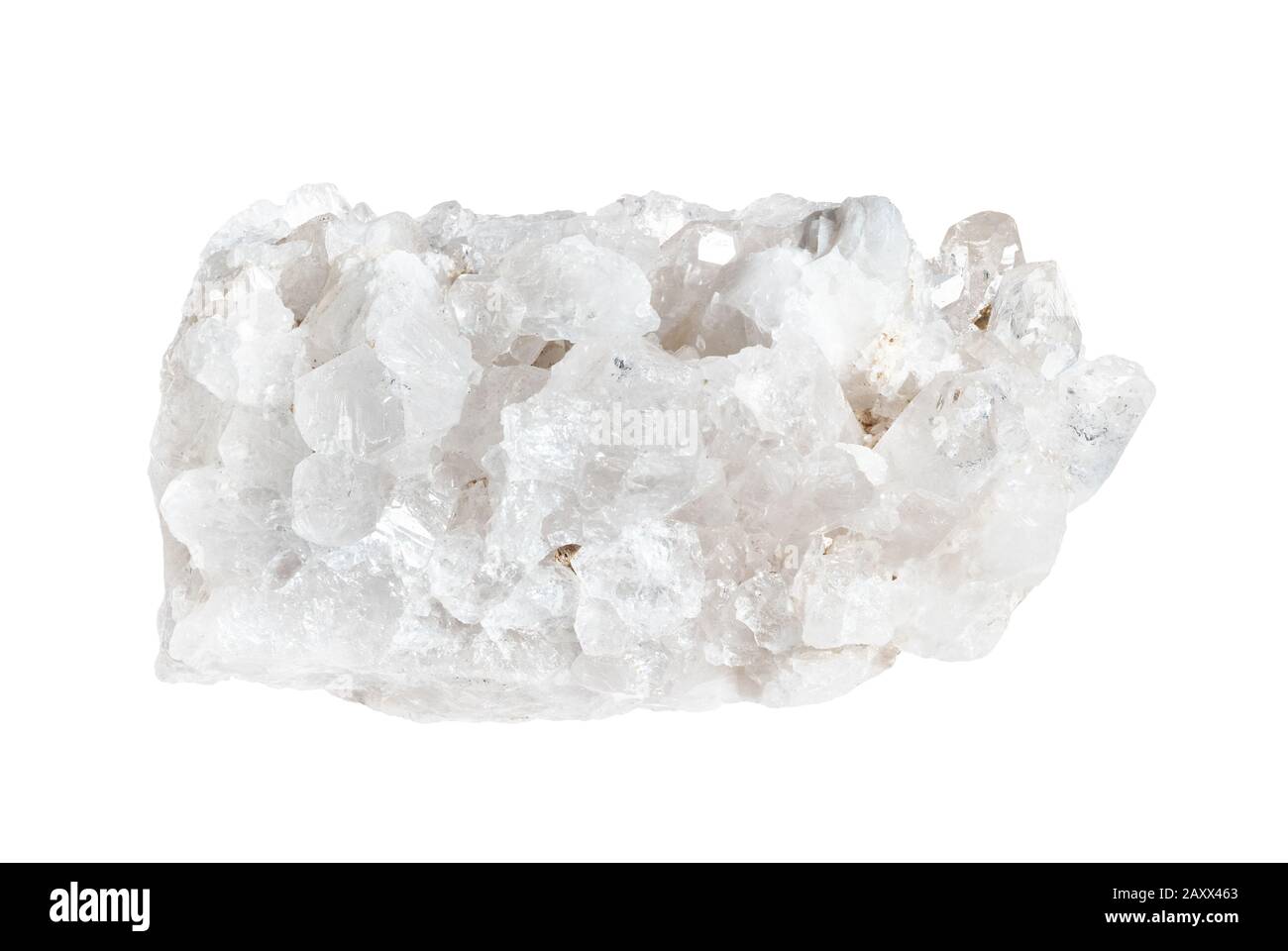 Druse von farblosen Rock-Kristallen (Bergkristall) auf weißem Hintergrund Stockfoto
