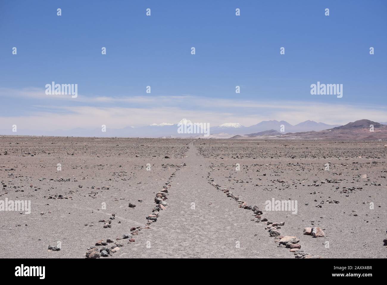 Inka-Pfad, der vom tropischen Steinbock in Richtung Norden durch die Atacama-Wüste führt. Stockfoto