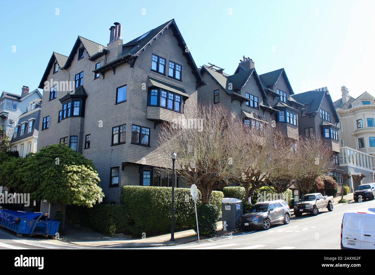 Flats im Schindelstil, entworfen von Edgar Mathews im Jahr 1903, Presidio Heights, San Francisco, Kalifornien Stockfoto