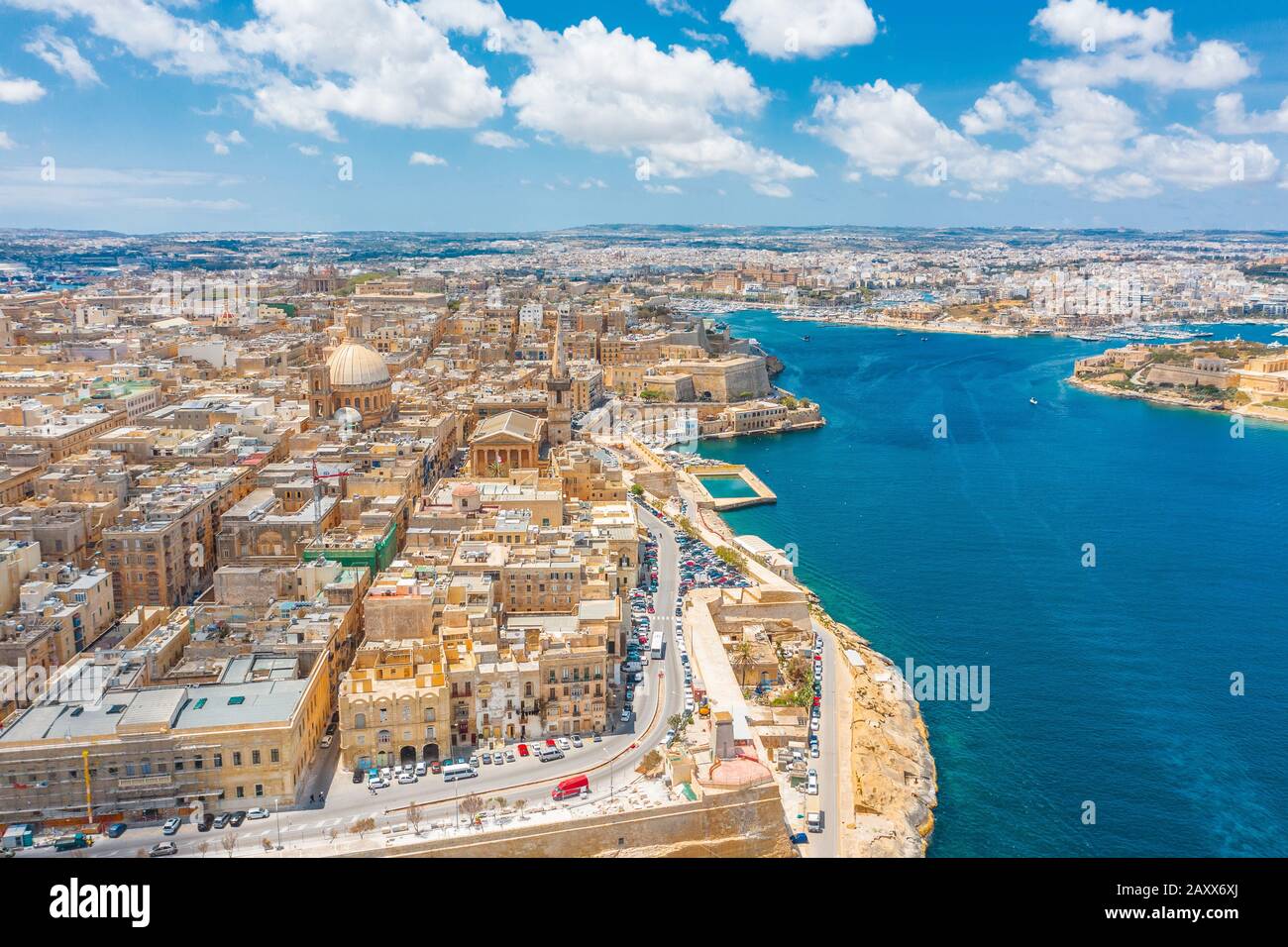 Luftbild der Kirche "Lady of Mount Carmel", St. Paul's Cathedral in Valletta, Malta Stockfoto