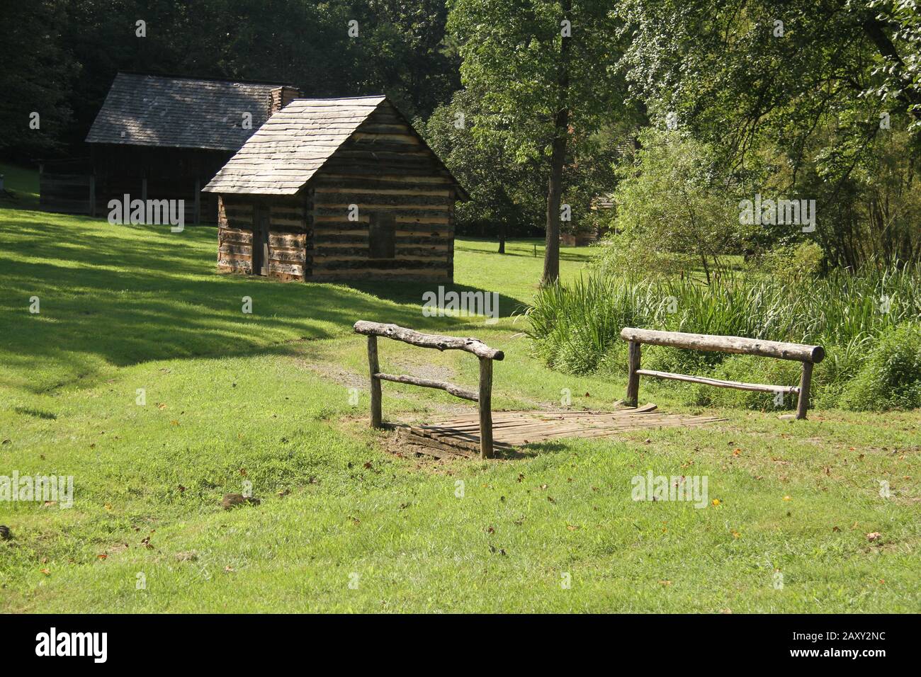 Alte Holzbauwerke im Explore Park in Virginia, USA Stockfoto