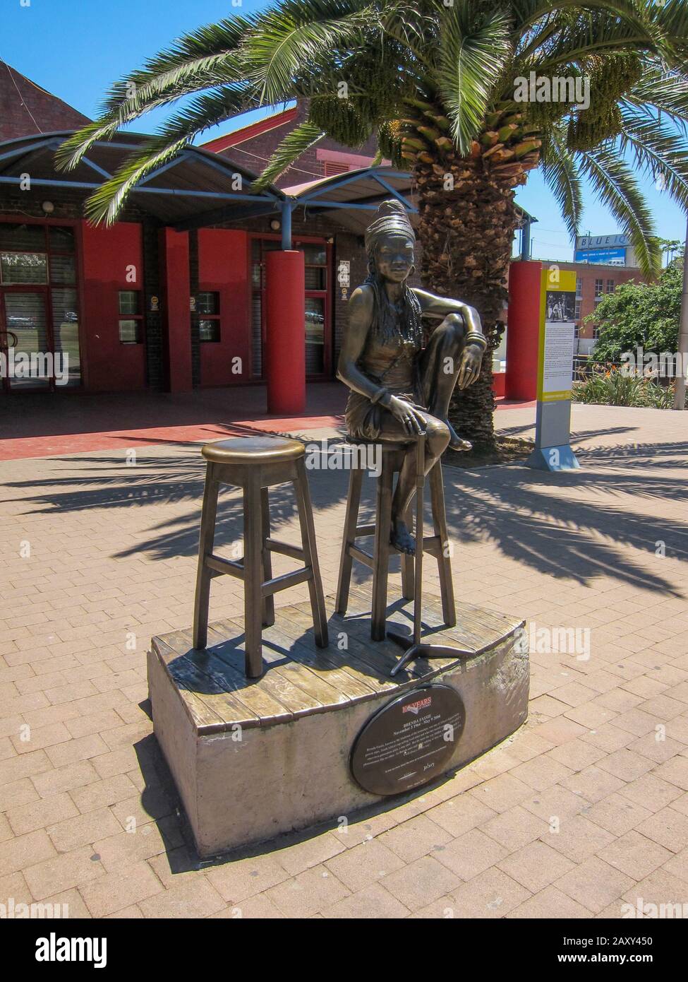 Johannesburg, Südafrika - 22. Oktober 2011: Statue von Brenda Fassie. Sie war eine südafrikanische Anti-Apartheid-Afropop-Sängerin, Songwriterin, Tänzerin und Acti Stockfoto