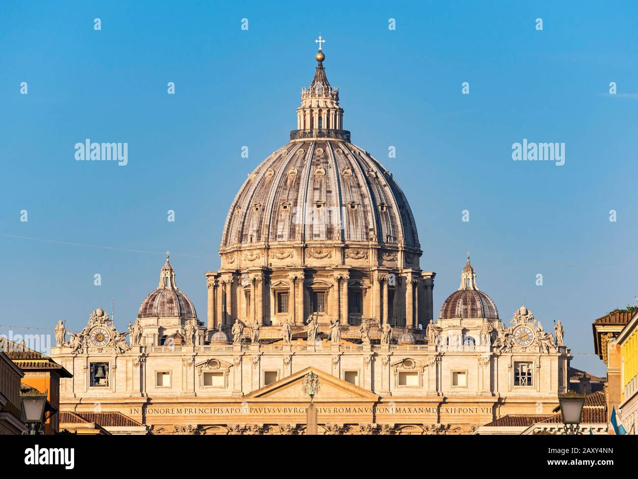 Kuppel des Petersdoms, Piazza San Pietro, Vatikan, Rom, Italien Stockfoto