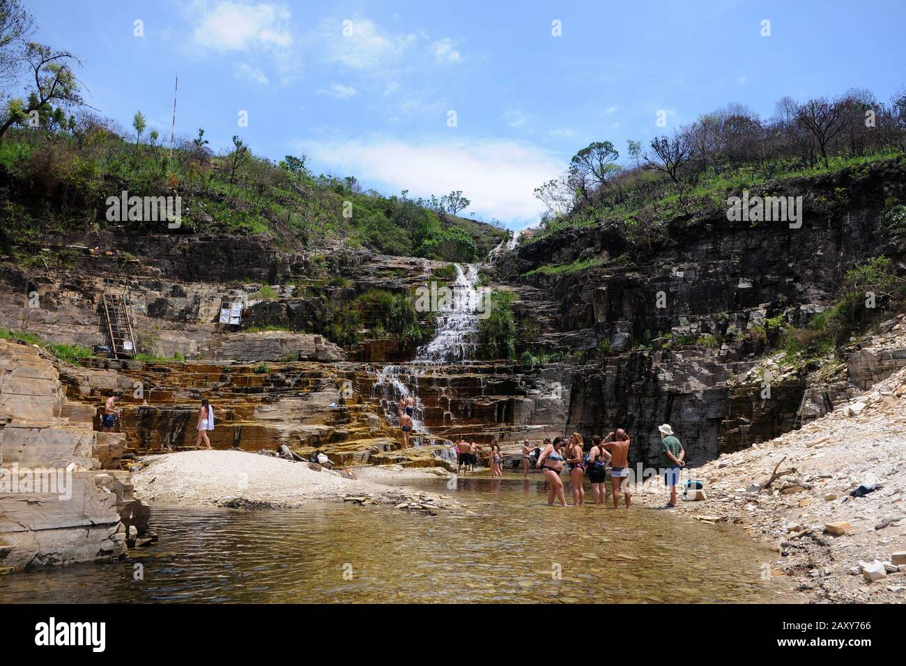 Capitólio, Minas Gerais, Brasilien, 26. November 2019. Der Wasserfall Lagoa Azul befindet sich auf dem Furnas-Staudamm in Capitólio im Bundesstaat Minas Gerais. Stockfoto