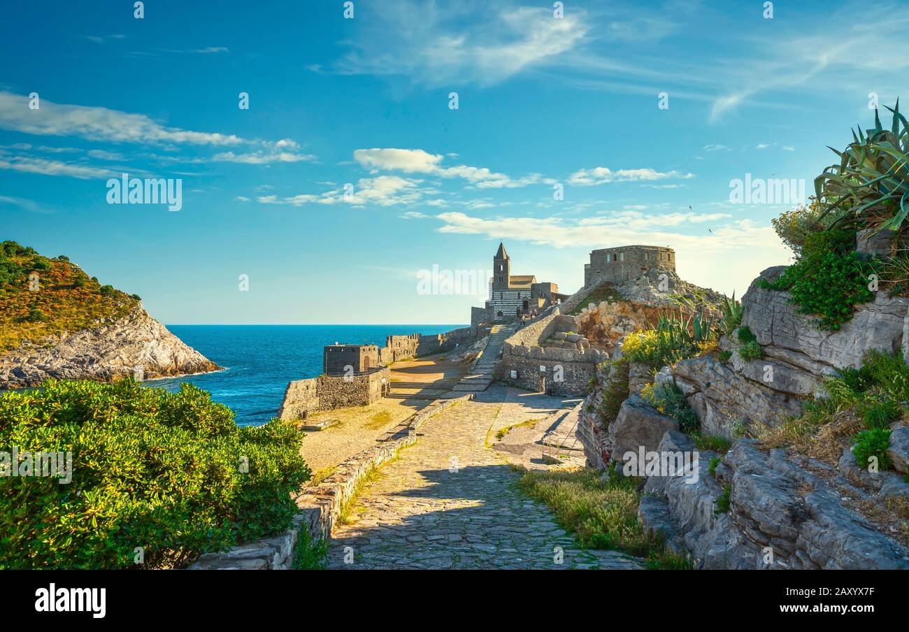 Portovenere Pfad zur Kirche San Pietro. Fünf Länder, Cinque Terre, Ligurien Italien Europa. Stockfoto