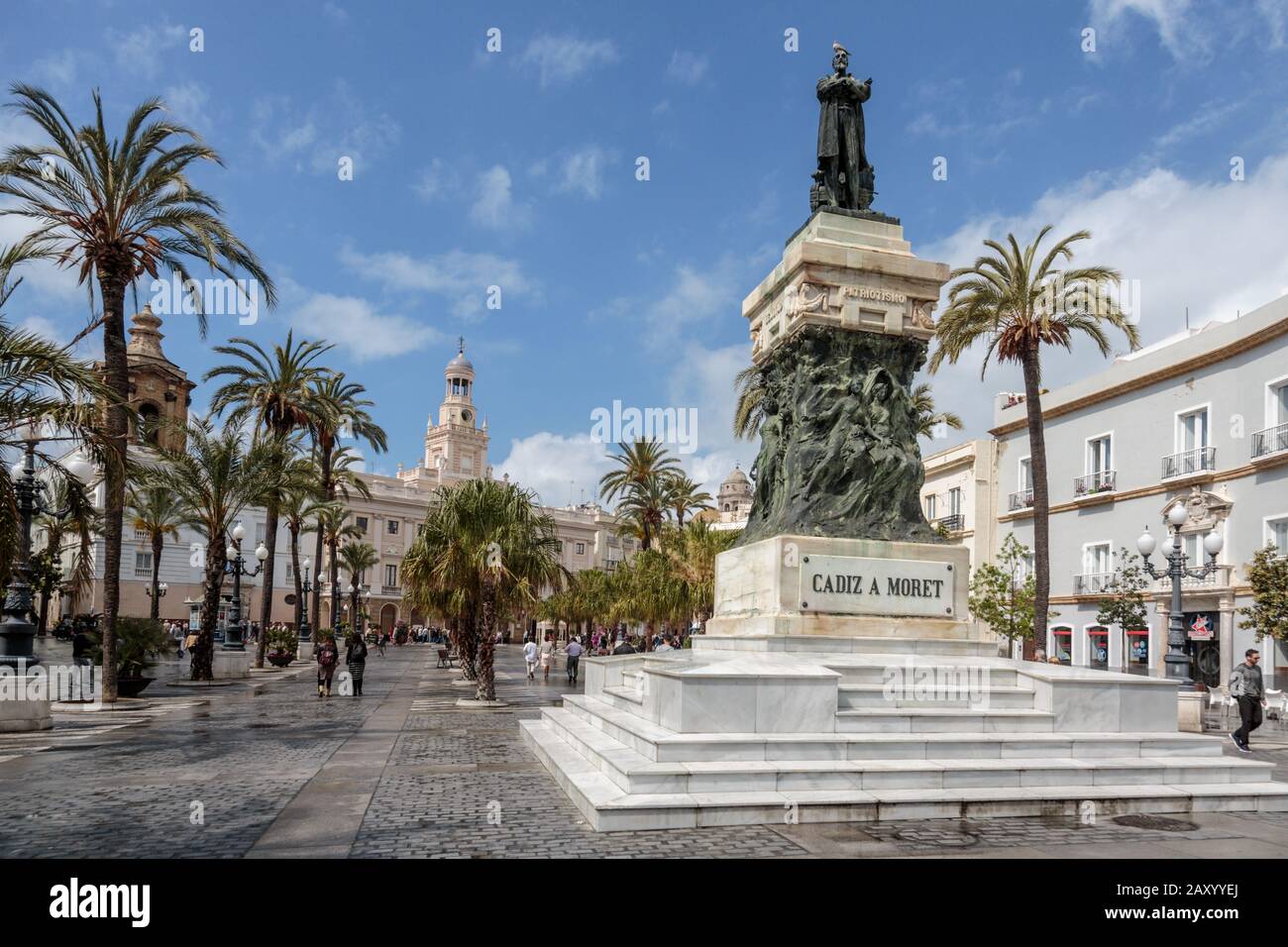 Statue des Cádiz-Politikers Segismundo Moret Cadiz, Plaza de San Juan de Dios, Cadiz, Andalusien, Spanien. Stockfoto