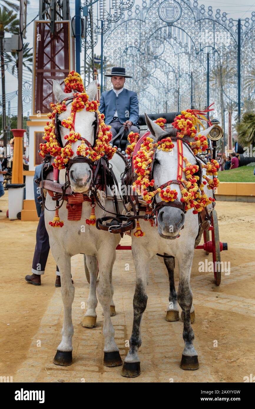 Traditionelle, dekorierte Pferdekutsche, Pferdemesse Jerez (Feria de Caballo), Jerez de la Frontera, Provinz Cádiz, Andalusien, Spanien Stockfoto
