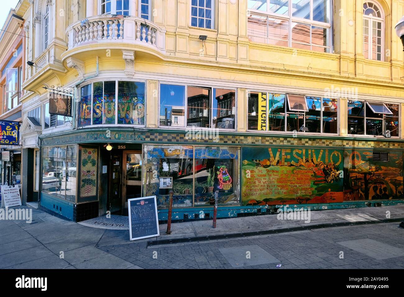 Historische Bar Vesuvio an der Columbus Avenue, San Francisco, Kalifornien, USA Stockfoto