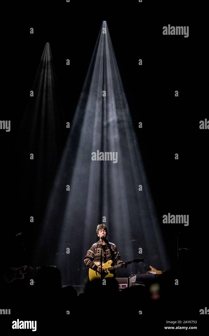 Kolding, Dänemark. Februar 2020. Der dänische Sänger, Songwriter und Musiker Mads langer führt ein Live-Konzert im Comwell Kolding Teater in Kolding durch. (Foto Credit: Gonzales Photo/Lasse Lagoni/Alamy Live News). Stockfoto