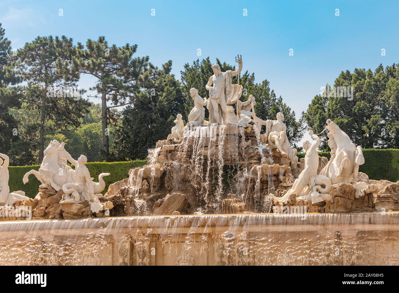 19. Juli 2019, Wien, Österreich: Neptun Brunnen im Schönbrunn Schlossgarten Stockfoto