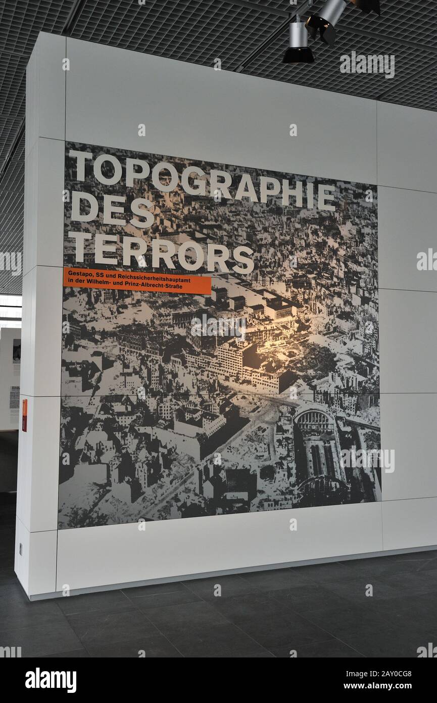 Neu gestaltetes Interieur der Ausstellung Topographie des Terrors auf dem Gelände des ehemaligen SS-Hauptquartiers, Berlin, Deutschland, Europa Stockfoto