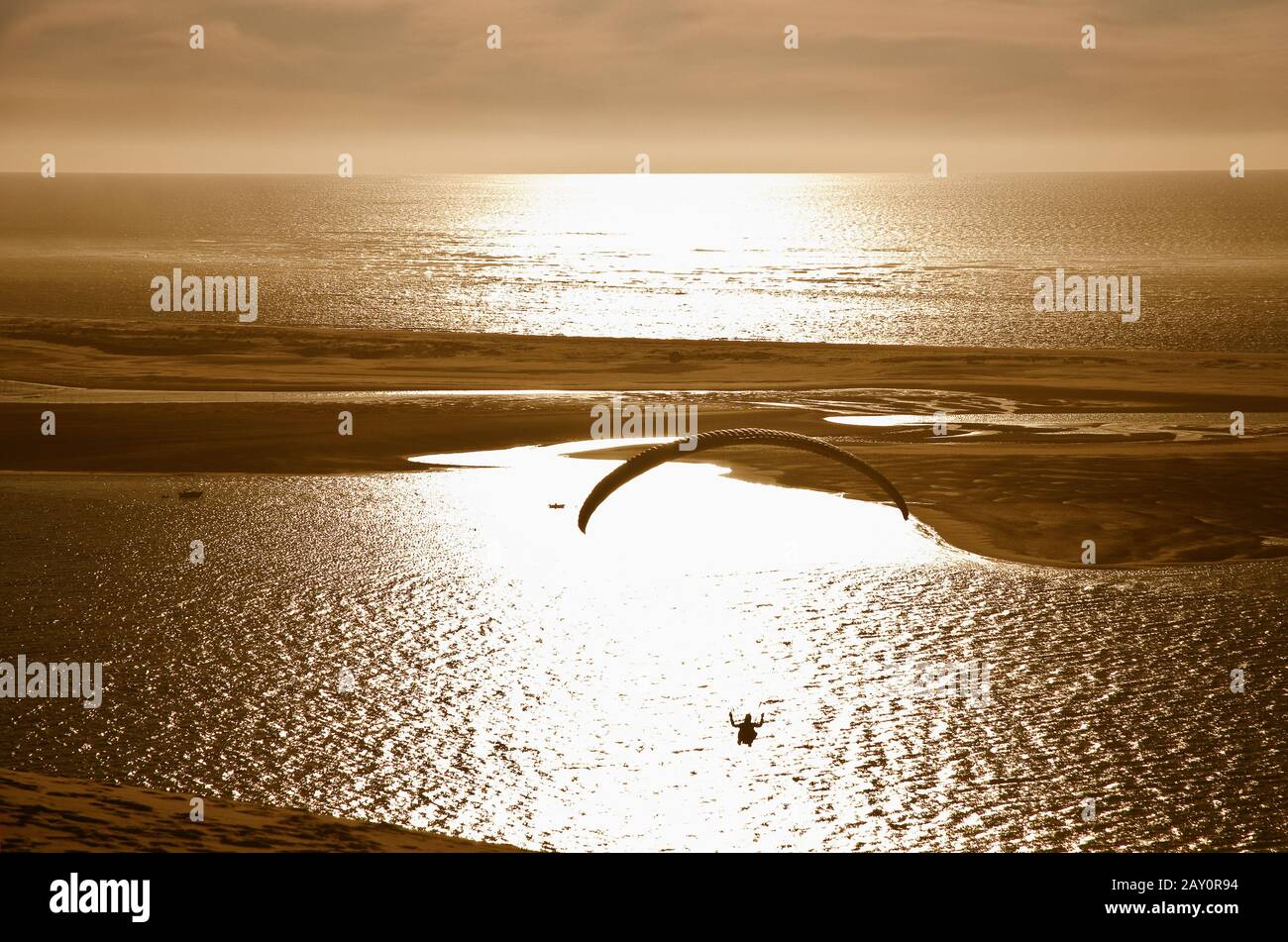 Paragliding am Basin d'Arcachon Stockfoto