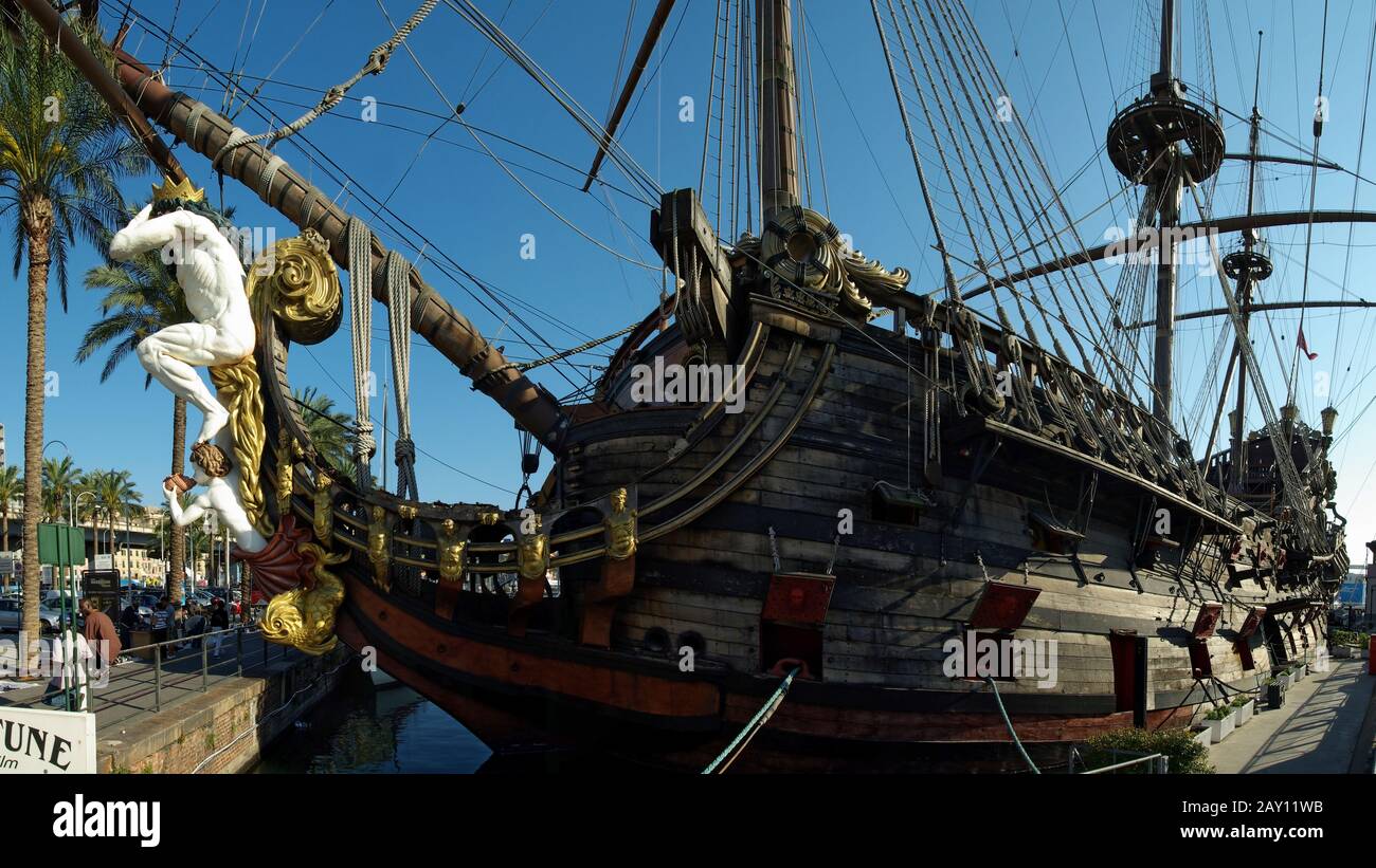 Piratenschiff Neptun im Porto Antico von Gen Stockfoto