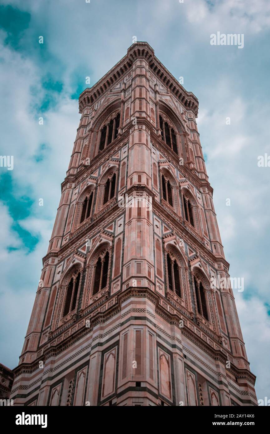 Dom im Florence Bell Tower / Blick Auf Den Kirchturm der Kathedrale Santa Maria del Fiore Stockfoto