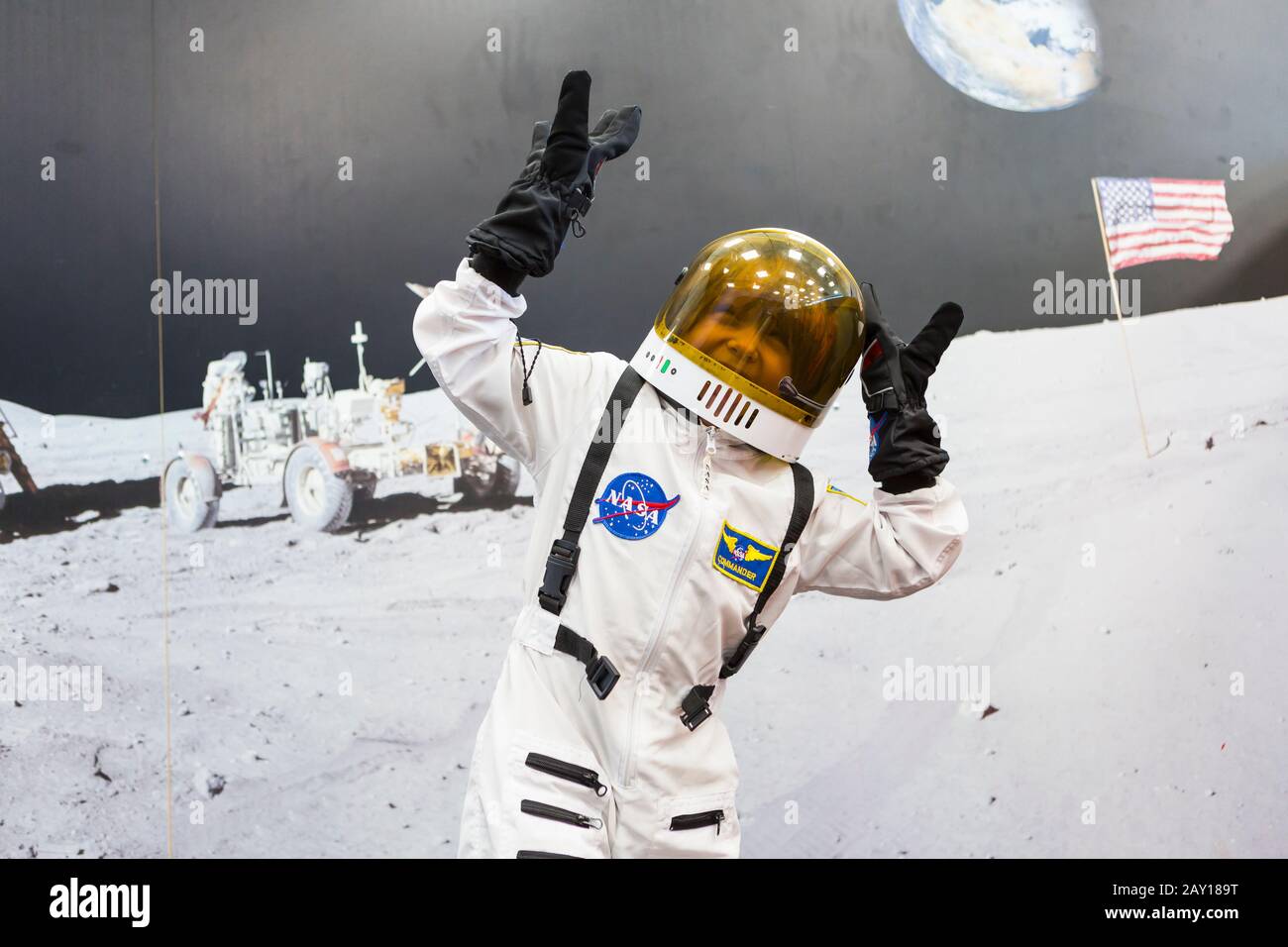 6 Jahre Alter Junge Mit Astronautenanzug Stockfotografie Alamy