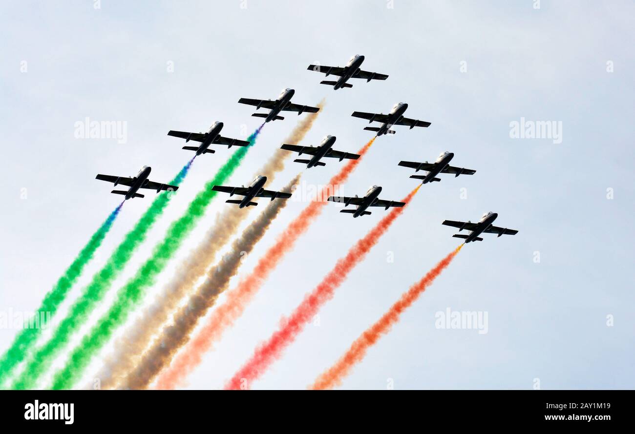 Zeltweg, Styria, Österreich - 2. September 2016: Airshow mit verschiedenen Flugzeugen mit dem Namen Airpower 2016, Formationsflug Frecce Tricolori alias Tricolor Stockfoto