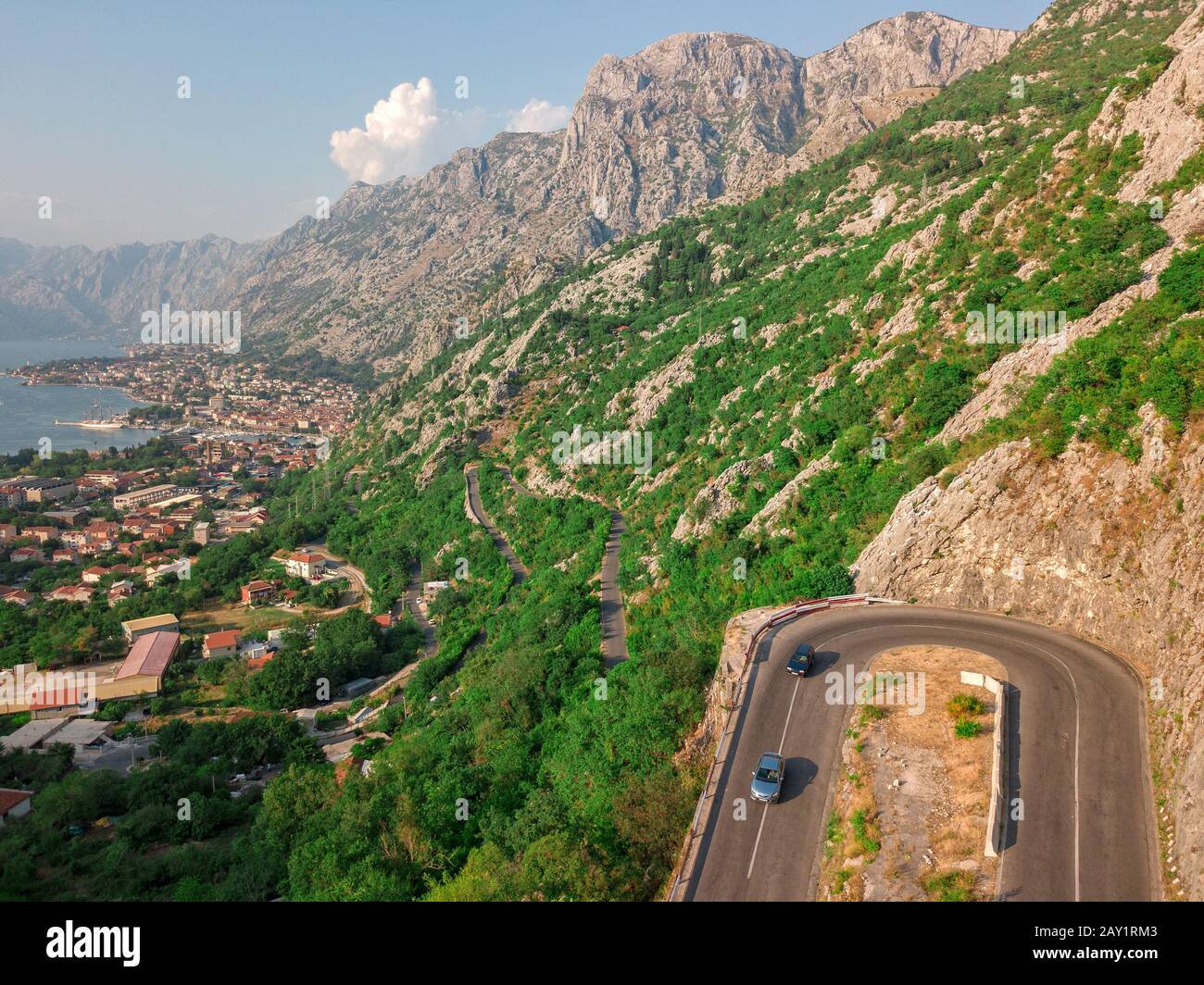 Luftbild zur Bucht von Kotor, Boka. Altstadt von Kotor