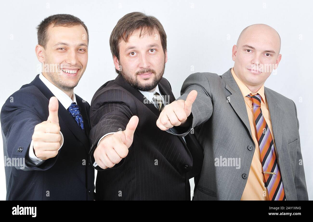 Gruppe junger Geschäftsleute zusammen auf hellem Hintergrund Stockfoto