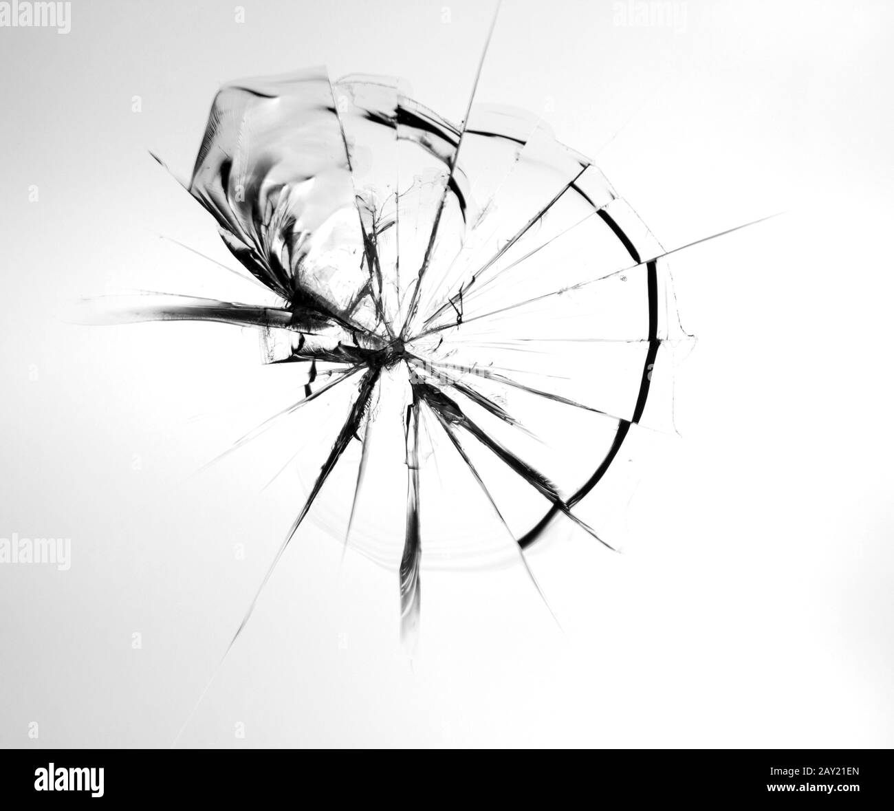 Risse an zerbrochenem Glas durch Steinschlag, Die Die Windschutzscheibe zerbrochen haben. Stockfoto