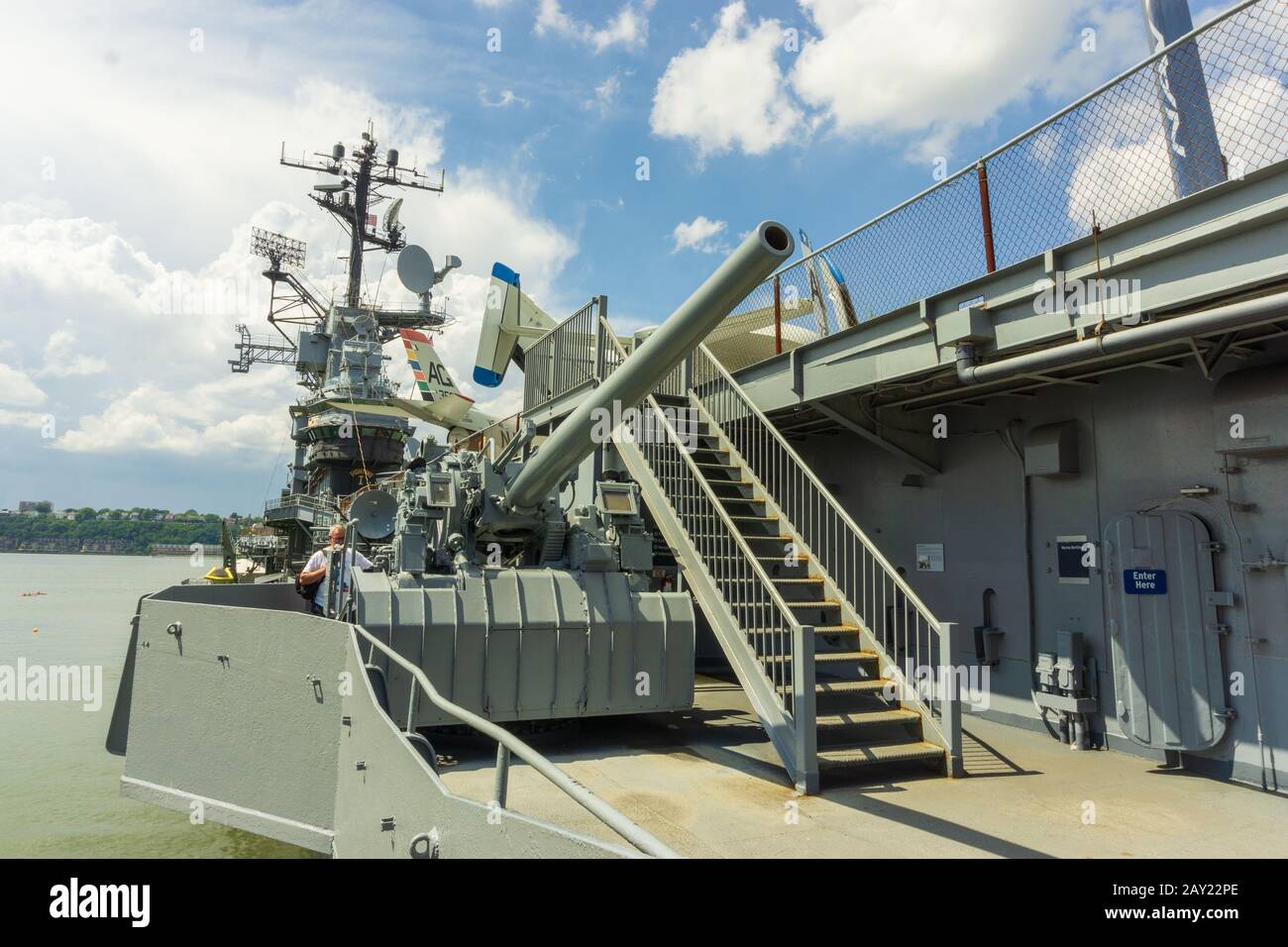 New York, USA - 20. August 2018: Kanone auf dem Intrepid Sea and Air Museum ein Militär- und maritimes Geschichtsmuseum in New York, USA. Stockfoto