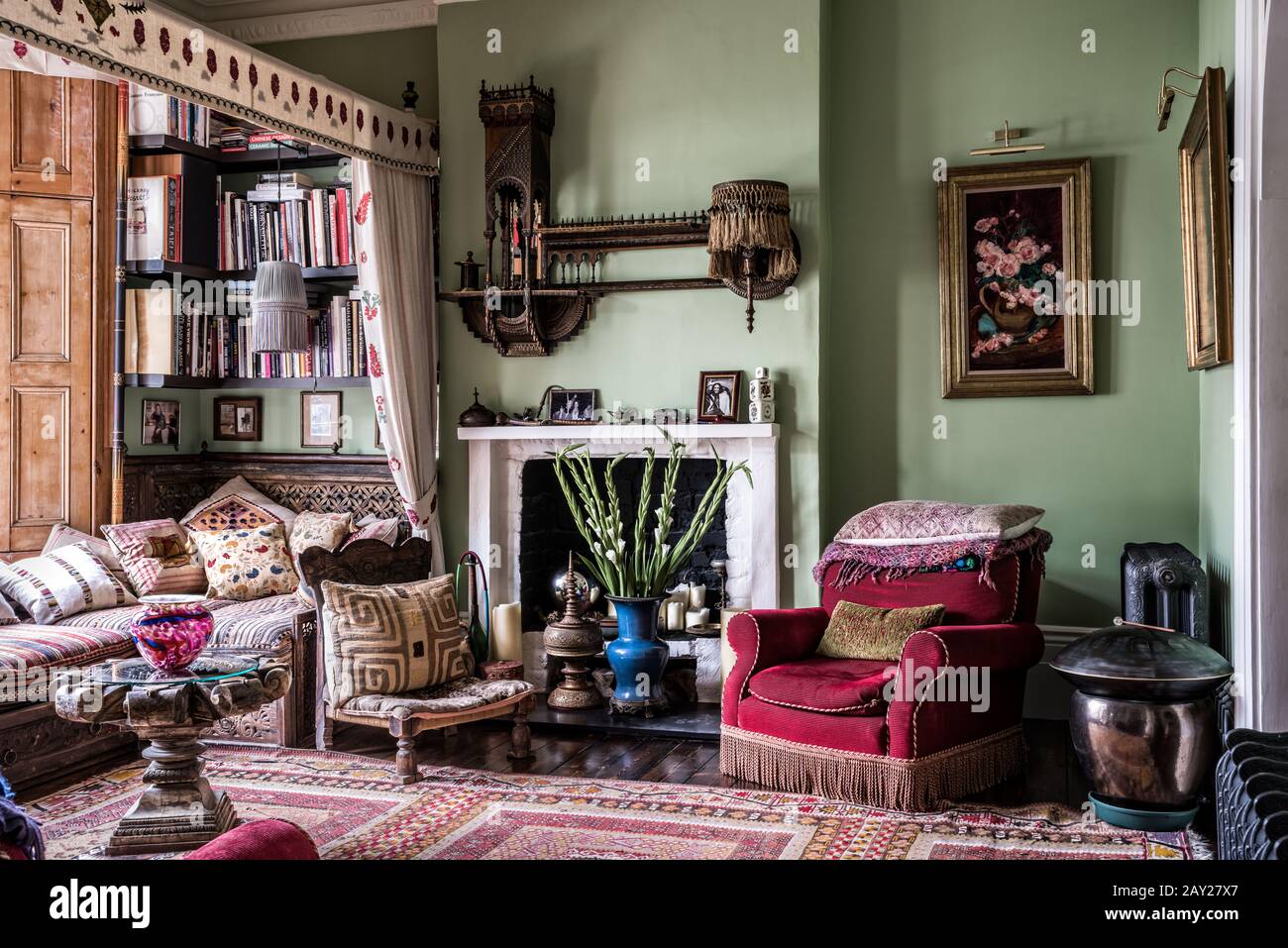 Wohnzimmer im edwardianischen Stil mit Kamin Stockfoto