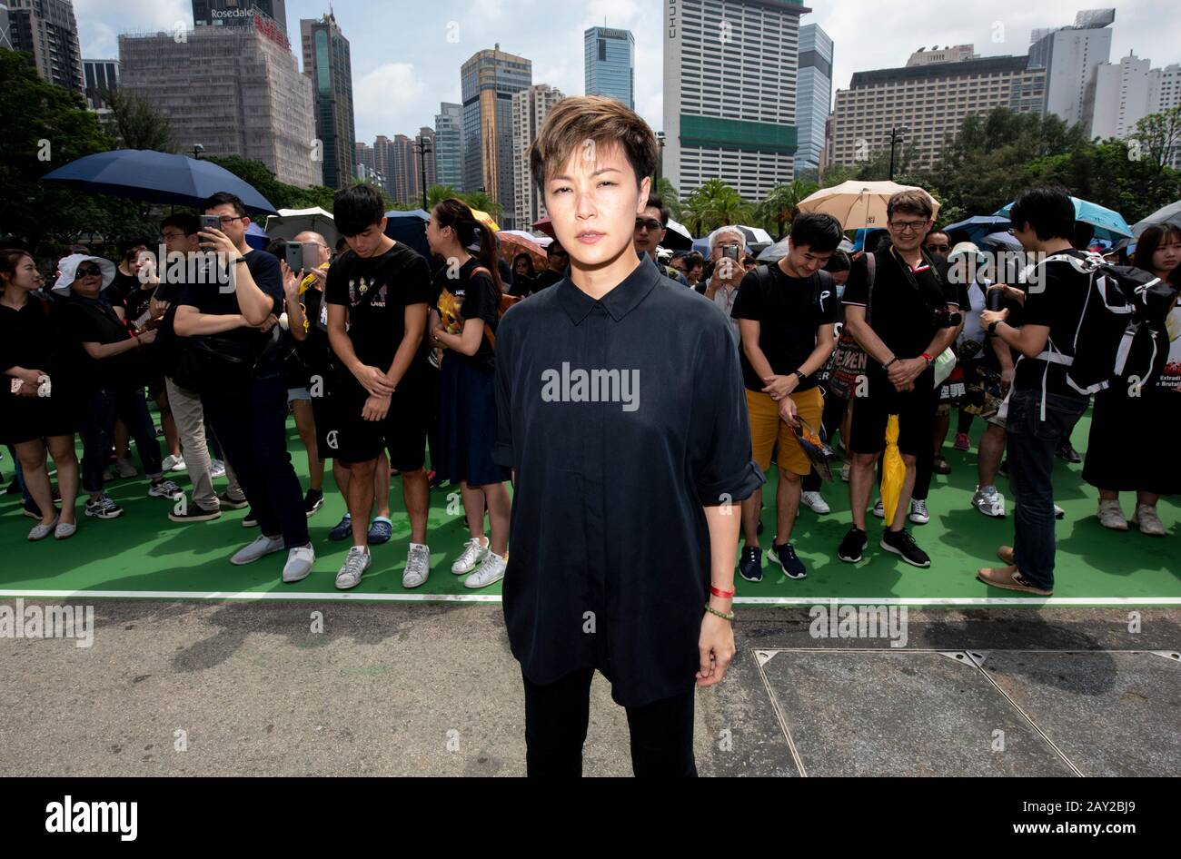 Hongkong, Hongkong SAR, CHINA: 16. Juni 2019.Sängerin Denise Ho schließt sich dem Protest an. Denise Ho, Kantopop-Sängerin und Pro-Demokratie-Sozialaktivistin, ist bla Stockfoto