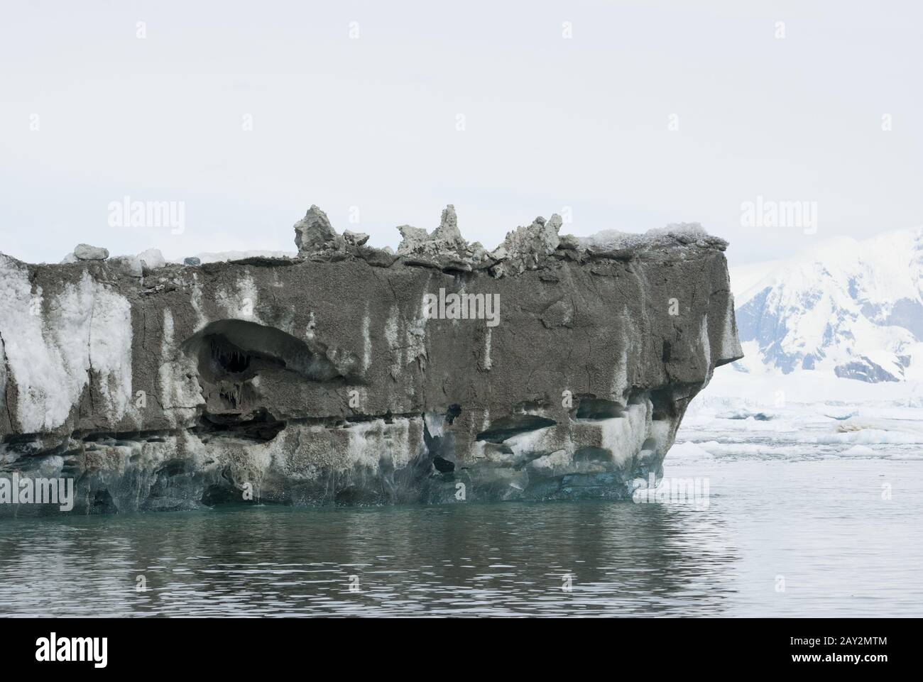 Der Boden des Eisbergs, der sich umdrehte. Stockfoto