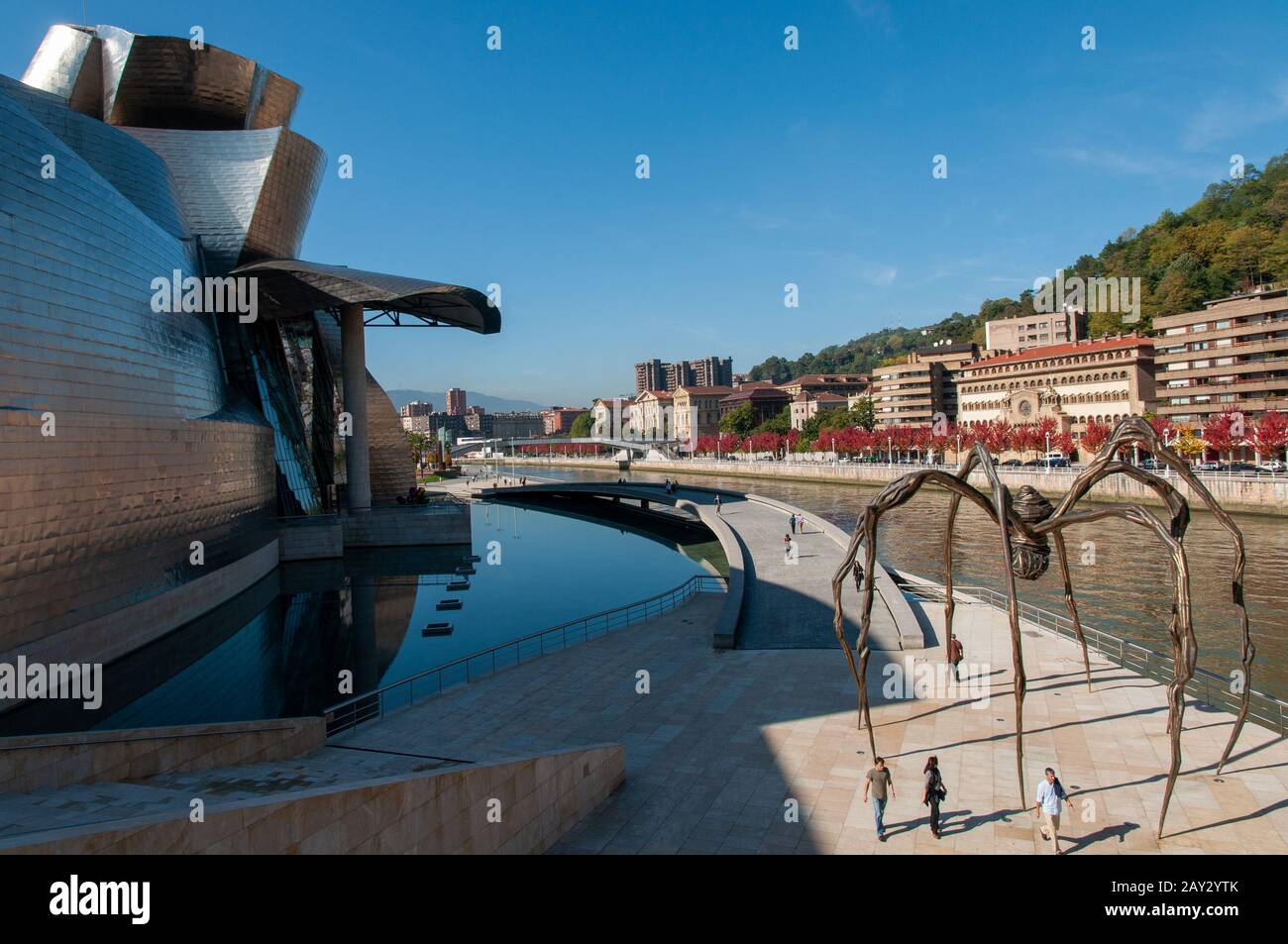 Die Spinne Skulptur Maman von Louise Bourgeois. Guggenheim-Museum Bilbao. Von kanadisch-amerikanischen Architekten Frank Gehry entworfen, Stockfoto