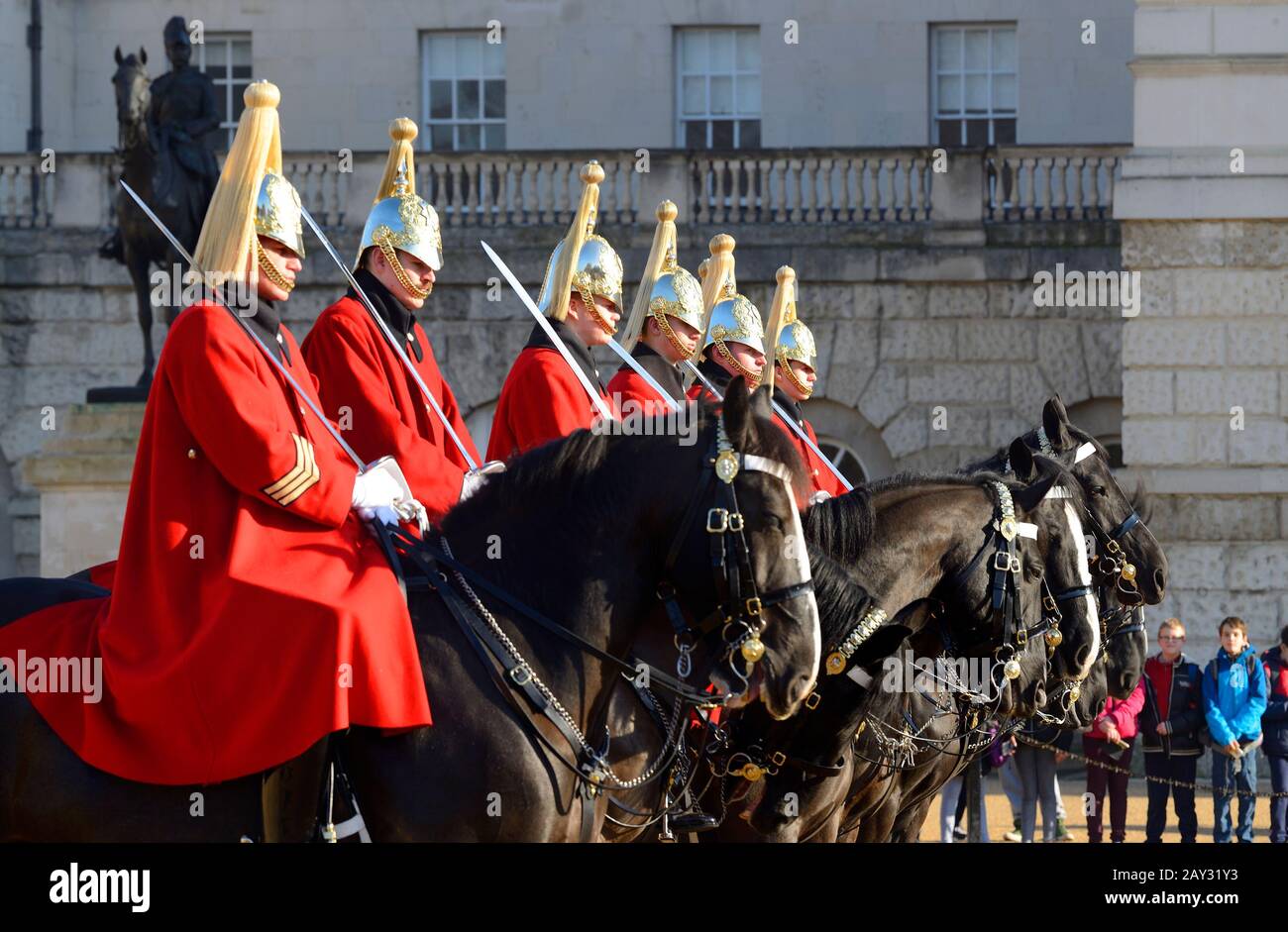 London, England, Großbritannien. 11:00 Uhr täglicher Wachwechsel in der Horse Guards Parade. Rettungsschwimmer (Haushaltskavallerie) Stockfoto
