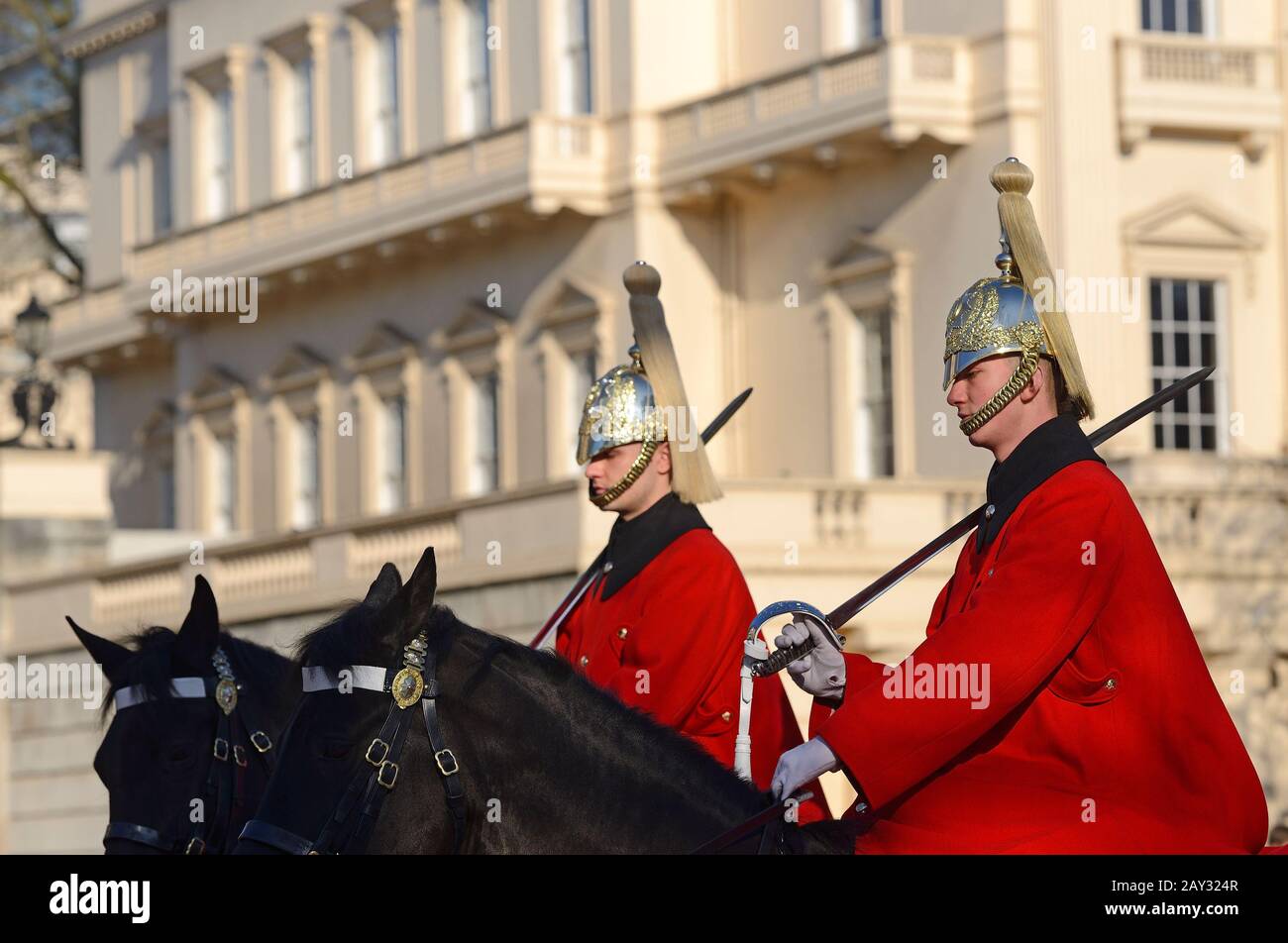 London, England, Großbritannien. 11:00 Uhr täglicher Wachwechsel in der Horse Guards Parade. Rettungsschwimmer (Haushaltskavallerie) Stockfoto