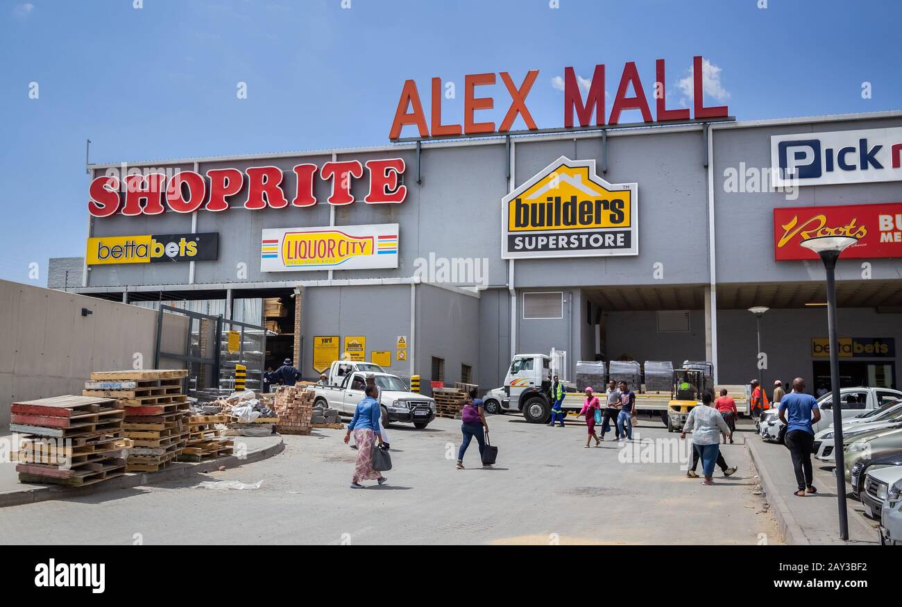 Johannesburg, Südafrika, 4. Oktober bis 2019: Eingang zum Einkaufszentrum im Township Stockfoto