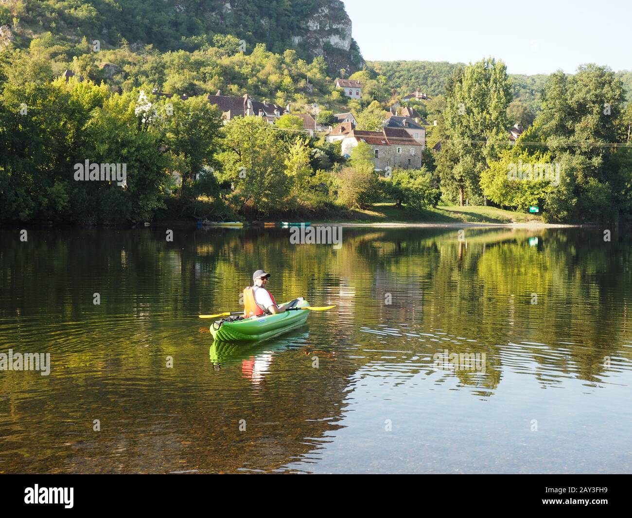 Reisestandorte in Frankreich der Schöne Fluss Dordogne, in der Nähe von Sarlat-la-Canéda, Frankreich Stockfoto