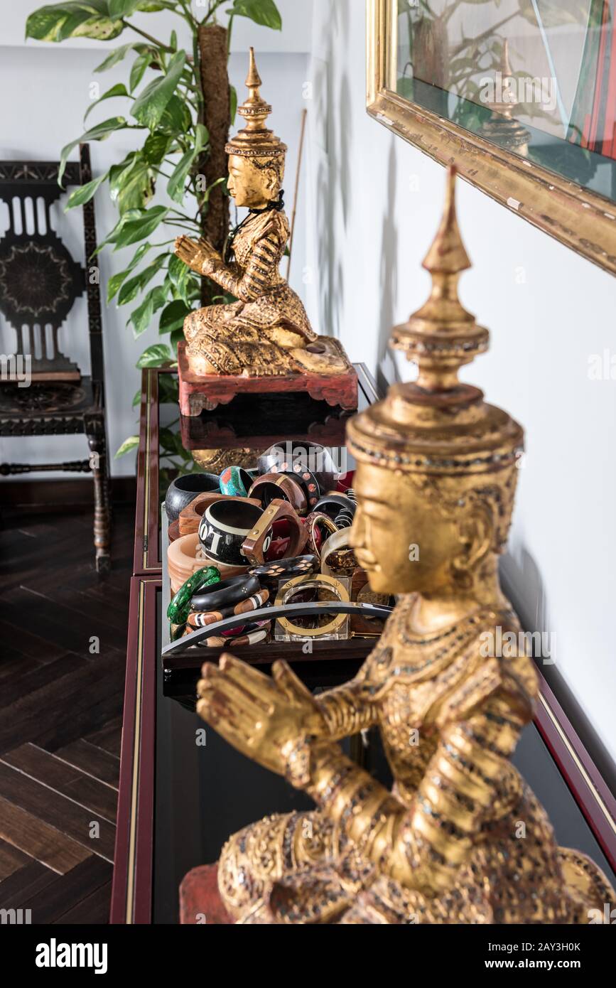 Skulpturen des Buddha auf dem Tisch Stockfoto