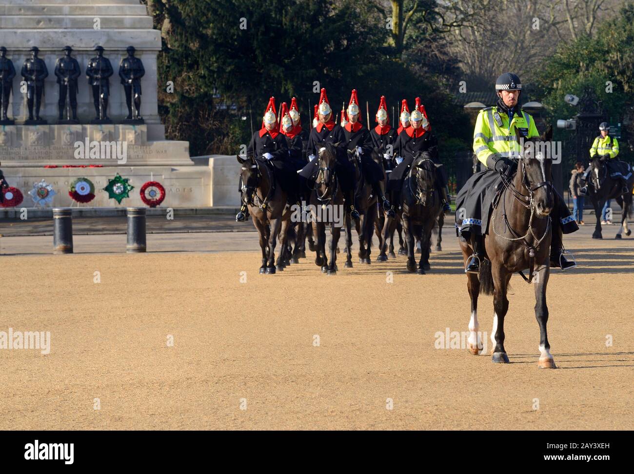 London, England, Großbritannien. 11:00 Uhr täglicher Wachwechsel bei der Parade der Pferdegarde. Blues und Royals (Household Cavalry) Stockfoto