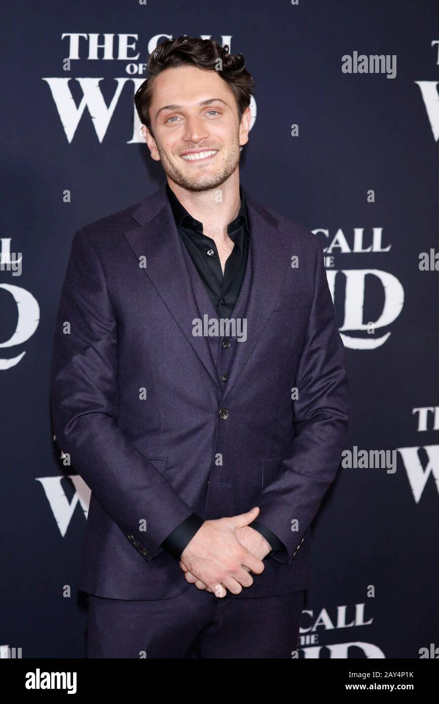 Los Angeles, Kalifornien. Februar 2020. Colin Woodell bei den Ankünften für DEN ANRUF VON THE WILD Premiere, El Capitan Theatre, Los Angeles, CA 13. Februar 2020. Kredit: Priscilla Grant/Everett Collection/Alamy Live News Stockfoto